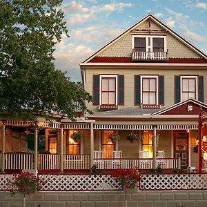 Cedar House Inn